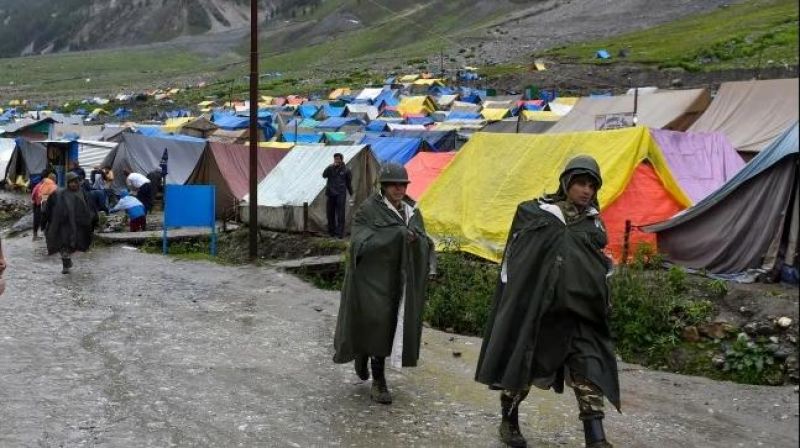 Thousands of pilgrims stranded at both Baltal and Pahalgam base camps