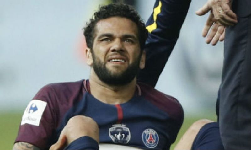 Brazil's Dani Alves undergoes knee surgery - PSG