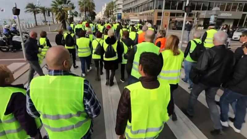 Yellow vest demonstrators began gathering