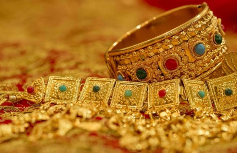 Sovereign gold remained unaltered at Rs 24,800 per piece
