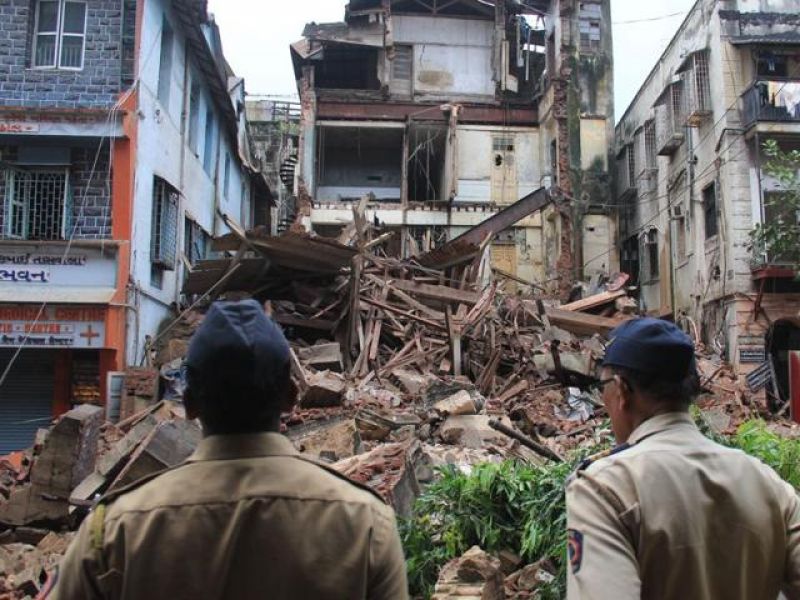A fire brigade personnel were injured when a portion of the building collapsed