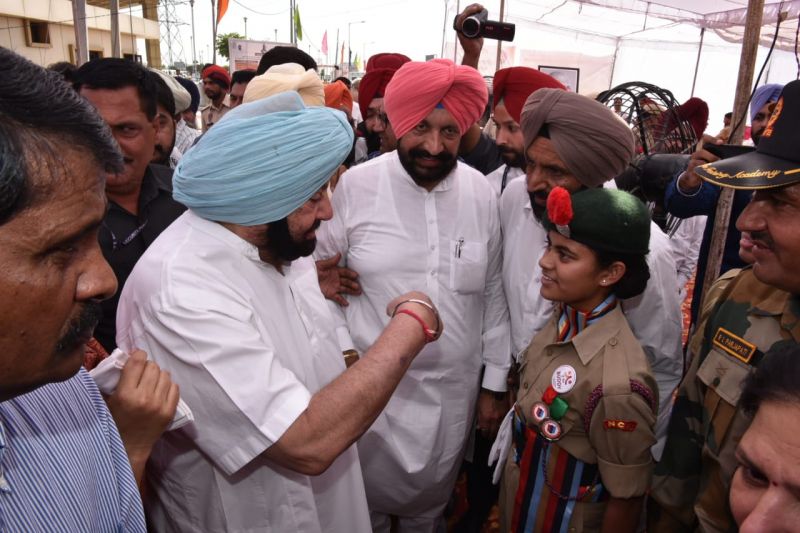 Punjab CM Pays Homage to Mahatma Gandhi