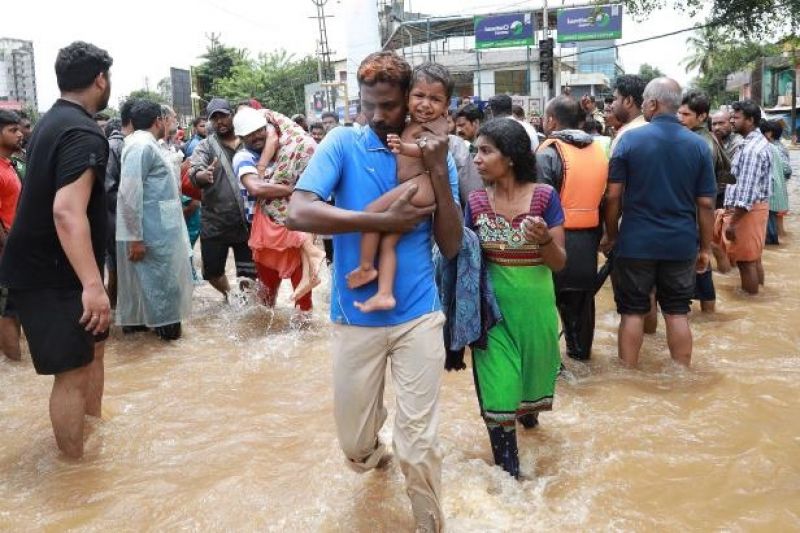 PM announces immediate relief of Rs 500 cr to flood-hit Kerala