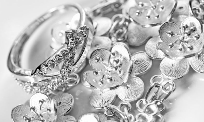 Silver ready traded at the previous level of Rs 40,600 per kg