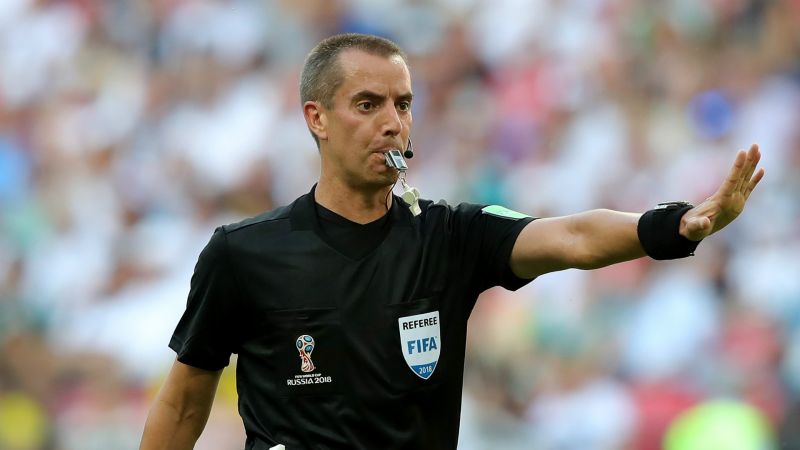 Referee Mark Geiger