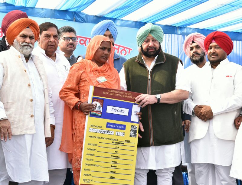 Captain Amarinder Singh giving away the Eligibility Certificates to beneficiaries 