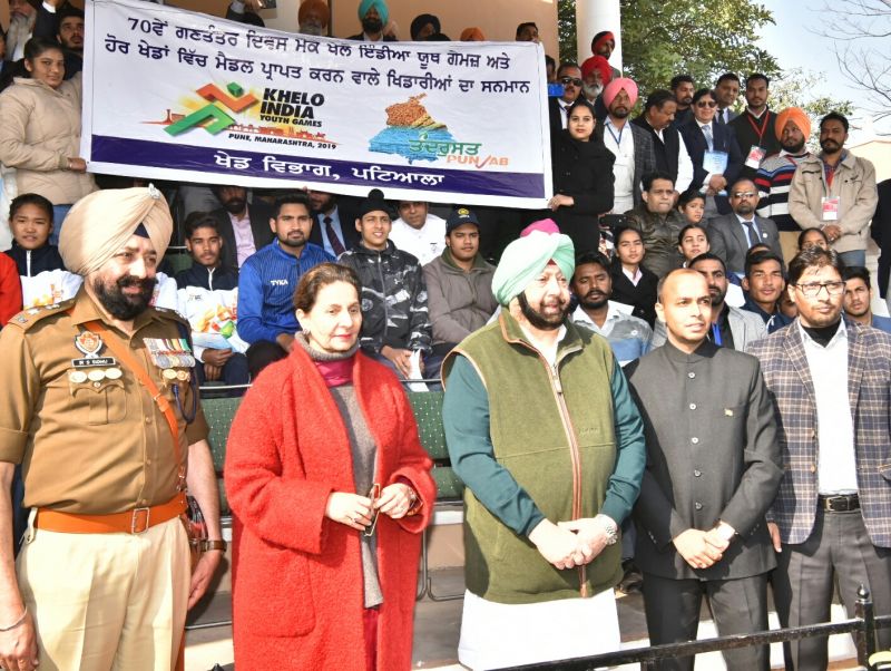 Captain Amarinder Singh along with sportspersons of different sports 