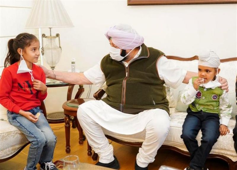 Punjab CM meets child artiste Noor
