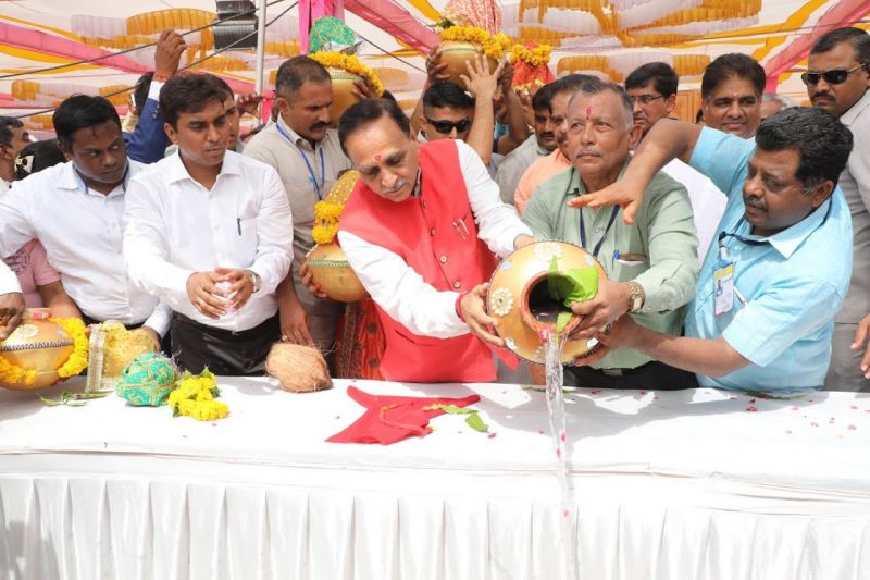 Rupani today participated in the Narmada 'Jal Pujan' ritual