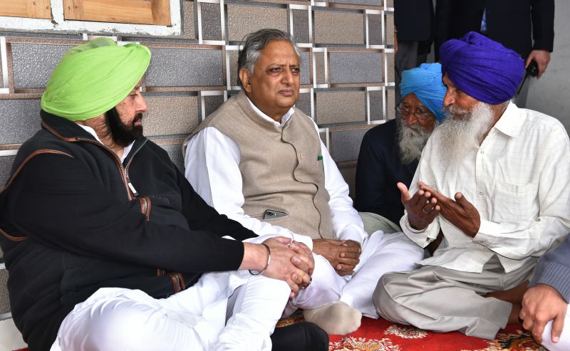 Captain Amarinder Singh sharing condolences with Darshan Singh