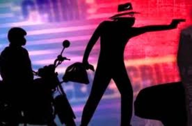 Collection agent looted at gun point