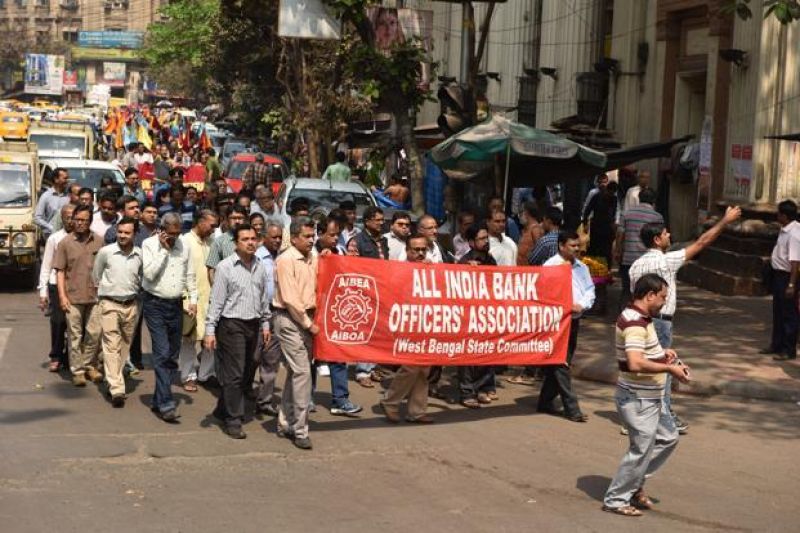Bank employees demonstrate in Kolkata 