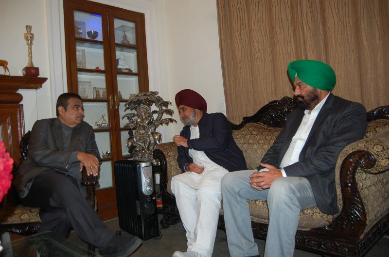 Tripat Rajinder Bajwa And Sukhbinder Sarkaria Meet Union Minister Nitin Gadkari