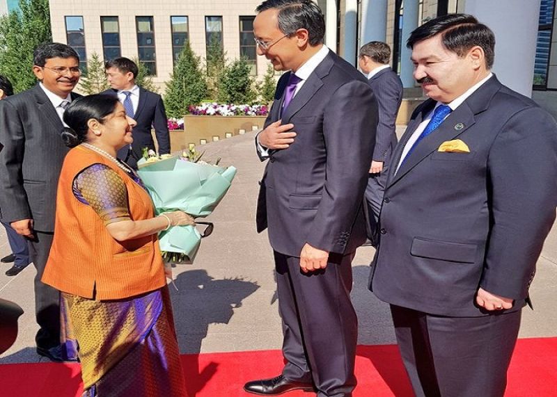 Sushma Swaraj warmly welcomed by Foreign Minister of Kazakhstan 