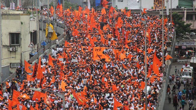 Protesters raised slogans against Maharashtra Chief Minister Devendra Fadnavis 