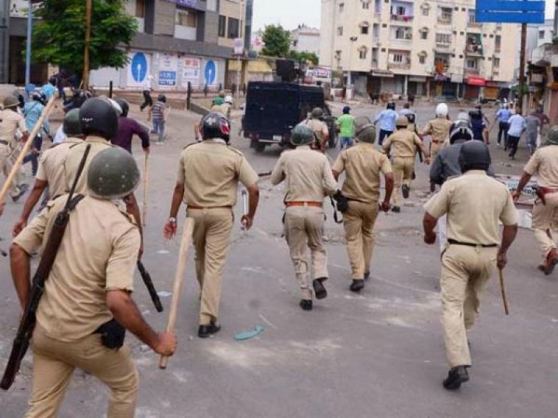 6 injured in communal clash in Godhra