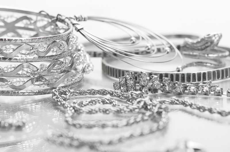 Silver too shed Rs 115