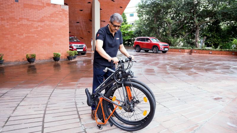 IIT Bombay Students Create World's First Foldable E-Bike with Investment from Anand Mahindra