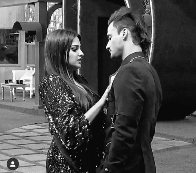 Himanshi khurana meet asim riaz family