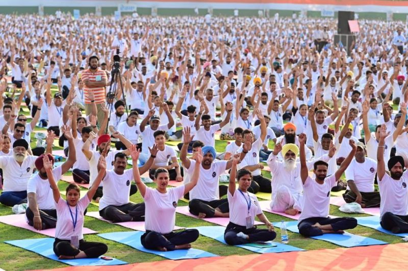 CM Bhagwant Mann Practiced Yoga with nearly 15,000 People at Jalandhar 

