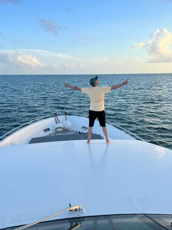 Former Cricketer & MP Harbhajan Singh Enjoys Leisure Time in Miami, Shares Pics on Social Media