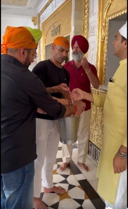 Indian Cricketer Shikhar Dhawan Pays Obeisance at Golden Temple, Amritsar
