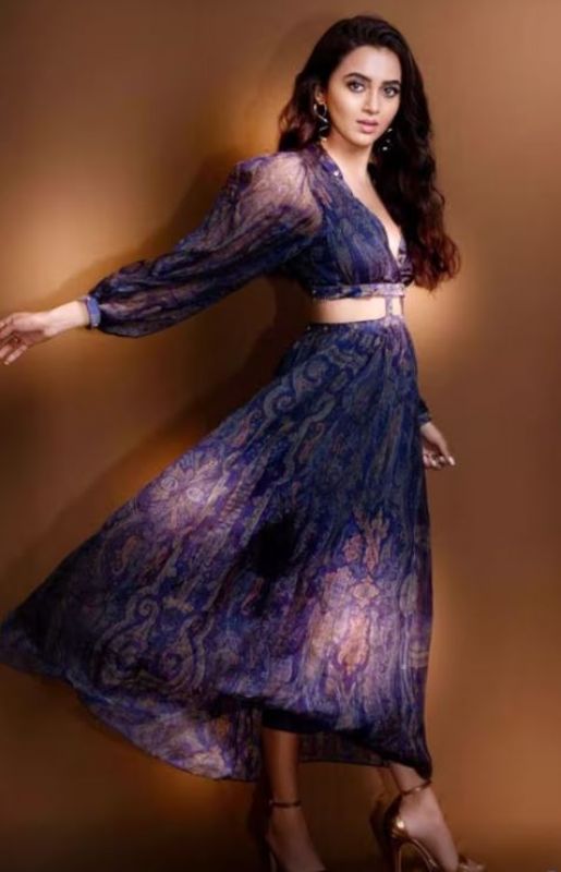  Tejasswi Prakash in Blue Flowy Cut-Out Dress.
