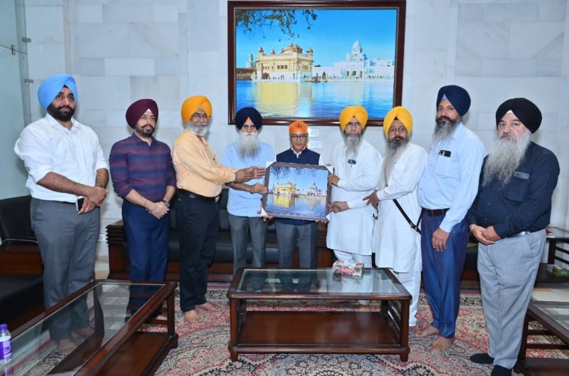 Union Home Secretary Ajay Kumar Bhalla Pays Obeisance at Golden Temple, Amritsar