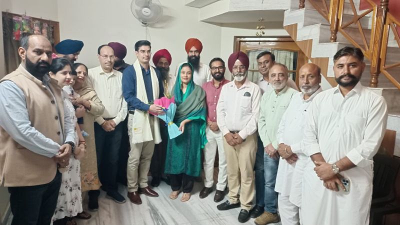 Punjab CM Bhagwant Mann's Wife, Dr. Gurpreet Kaur Congratulates 4 Successful PSC Judiciary Exam Students from Dhuri
