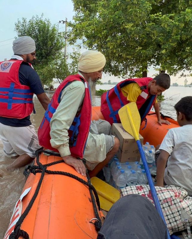 Khalsa Aid Volunteers Escorts Children & Elderly individuals to 'Safe Places' in Sardulgarh, Mansa 

