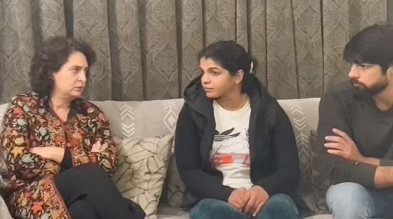 Renowned Wrestlers Sakshi Malik and Bajrang Punia Meets Congress Leader Priyanka Gandhi