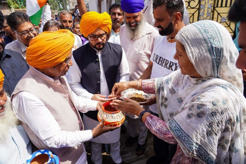 Union Minister Anurag Thakur Meet Families of Freedom Fighters in Phagwara, See Here