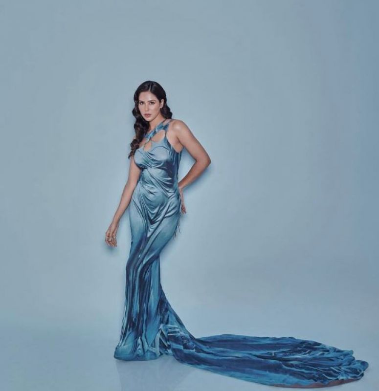 Sonam Bajwa Looks Gorgeous in Blue Attire