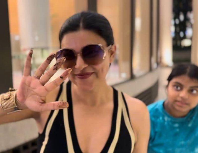 Sushmita Sen Celebrates 29th Anniversary of her Miss Universe Victory with her Daughters
