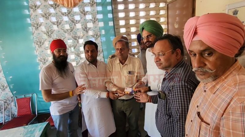 Fire Staff Mansa organised a farewell party for Moose Wala's father Balkaur Singh after Retirement
