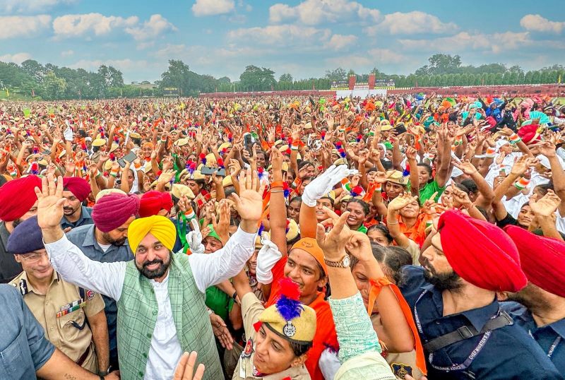 Punjab Chief Minister Bhagwant Mann Graces Passing Out Parade of 2999 Trained Constables, Spectacular Images Captured during the Event

