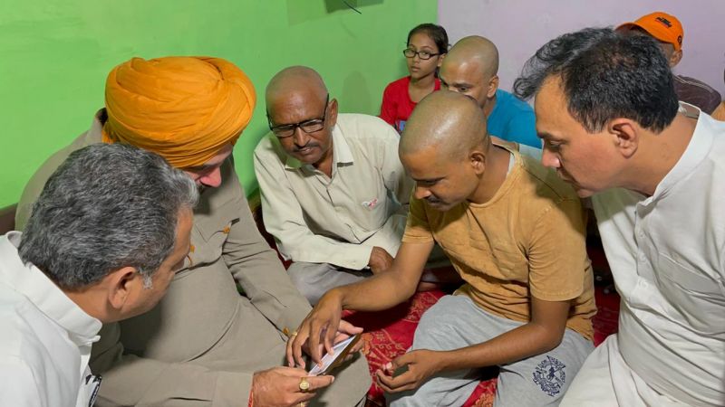 Navjot Sidhu reached Lakhimpur Khiri and started hunger strike at journalist Raman's house 