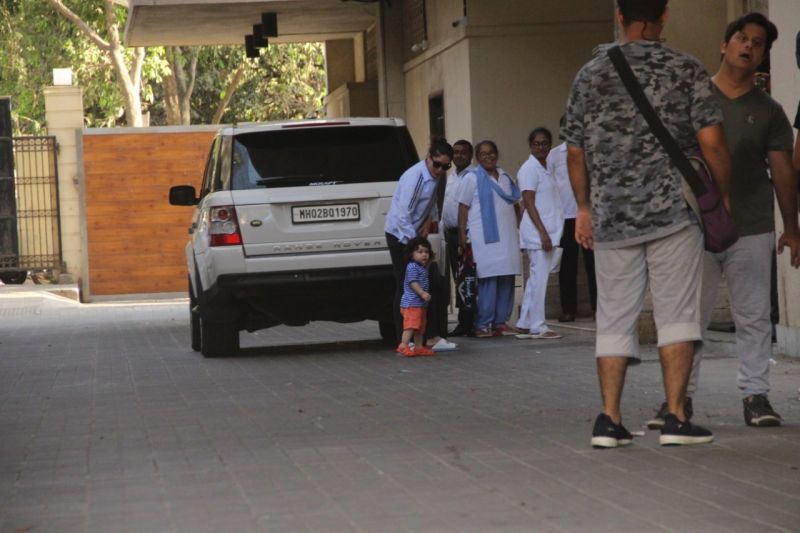 Little Taimur with Mommy Kareena kapoor Spotted at his Aunt Amrita Arora Appartment bandra