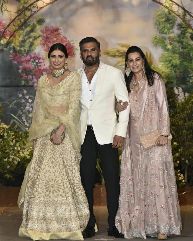 Sonamkapoor and anandahuja at wedding reception