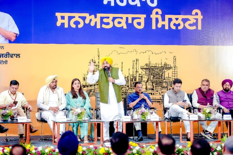 Punjab Chief Minister Bhagwant Mann announces to promote Industrialization in border districts of the state. The First Government-Industrialist Meeting was organized in Amritsar. AAP Convener and Delhi CM Arvind Kejriwal was also present on the occasion.
