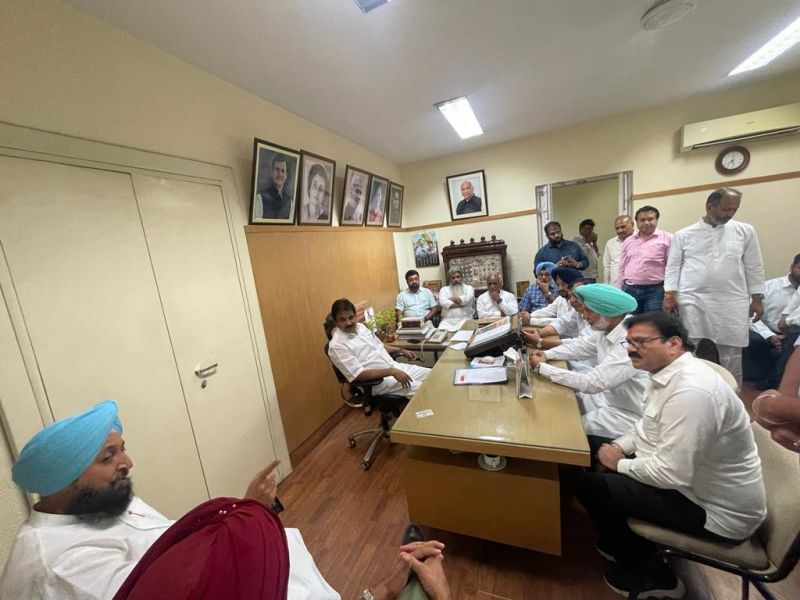 In a notable turn of events, former BJP leaders Raj Kumar Verka, Balbir Sidhu, and Gurpreet Kangar have made a return to the Congress party. Simultaneously, Shiromani Akali Dal's Suspended leaders Hans Raj Josan, Mohinder Rinwa, and Jeet Mohinder Sidhu also joined hands with Congress.
