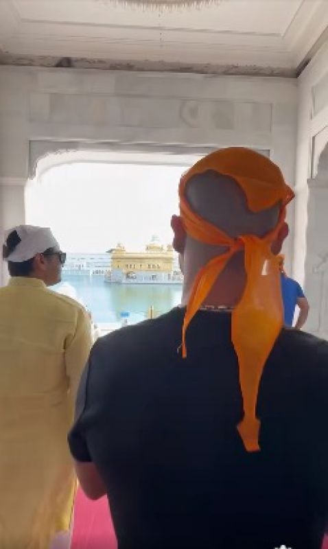 Indian Cricketer Shikhar Dhawan Pays Obeisance at Golden Temple, Amritsar
