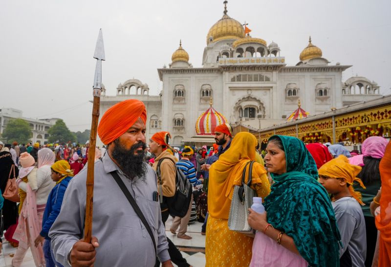 Sri Guru Nanak Dev Ji's Birth Anniversary Celebration: Large Gatherings at Gurdwara Bangla Sahib