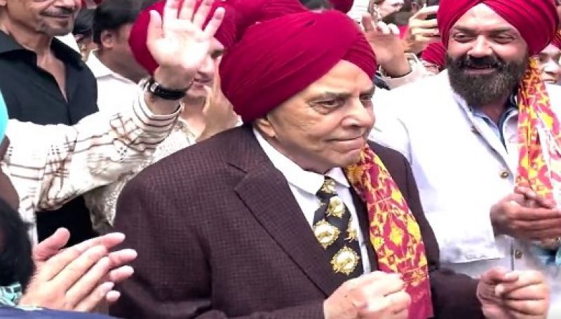 Grandfather Dharmendra Performed Bhangra at Karan Deol's Wedding
