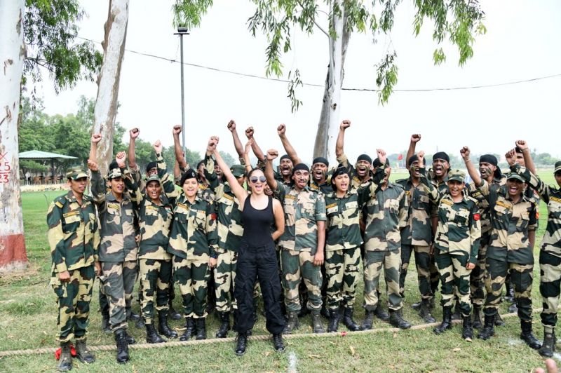 Kiara Advani Joins BSF Soldiers on India-Pakistan Border, Plants a Symbol of Unity