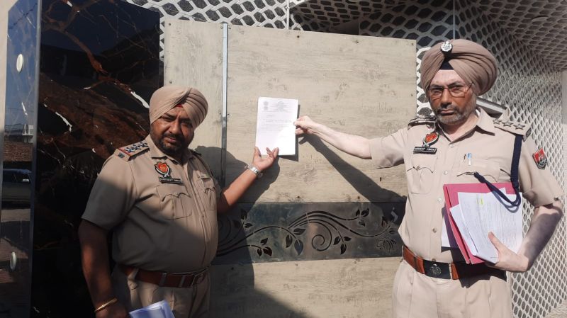 Thana Sadar Zira Police Seize Property of Drug Smugglers, Serve Official Notice at Residence