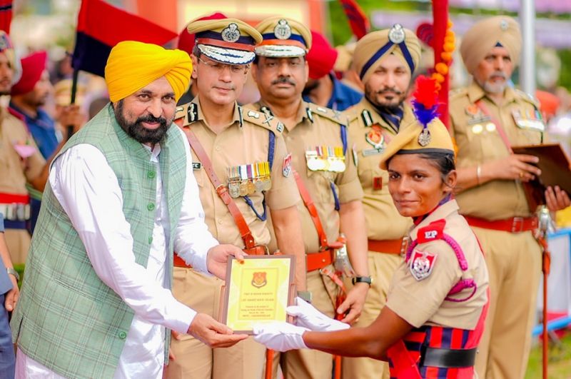 Punjab Chief Minister Bhagwant Mann Graces Passing Out Parade of 2999 Trained Constables, Spectacular Images Captured during the Event
