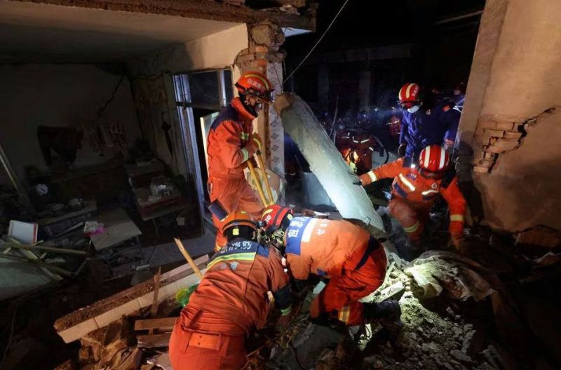 Tragedy Strikes as Earthquake Claims 111 Lives and Leaves Over 400 Injured in China