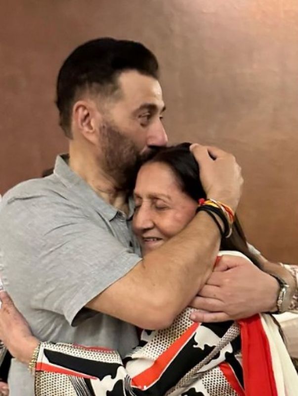 BJP MP & Actor Sunny Deol Shared Heartwarming Pics on Mother Prakash Kaur's Birthday