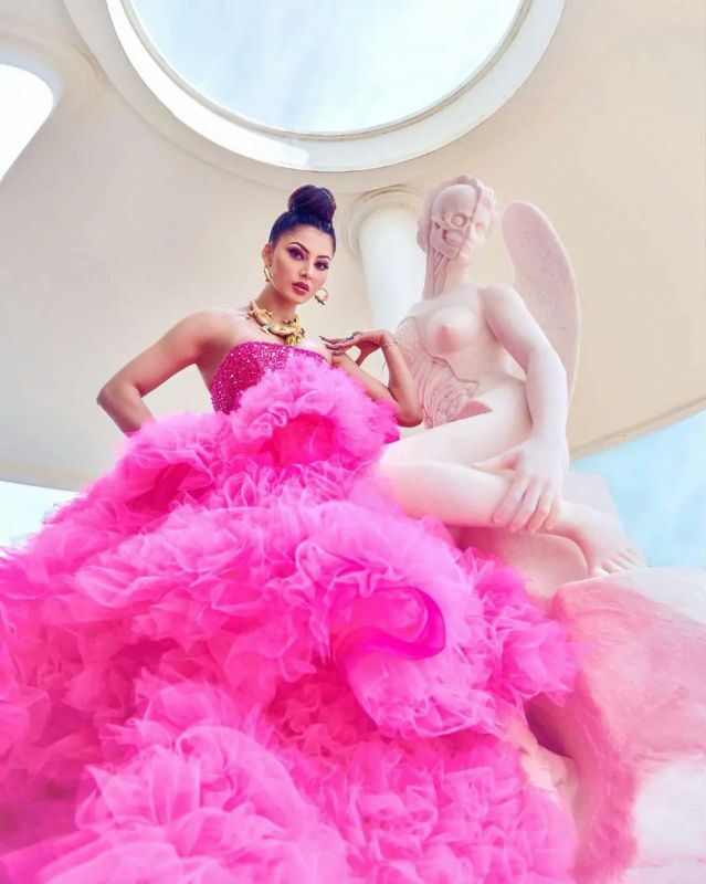 B-Town Star Urvashi Rautela Wears Pop Pink Gown with Crocodile Necklace at Cannes 2023
